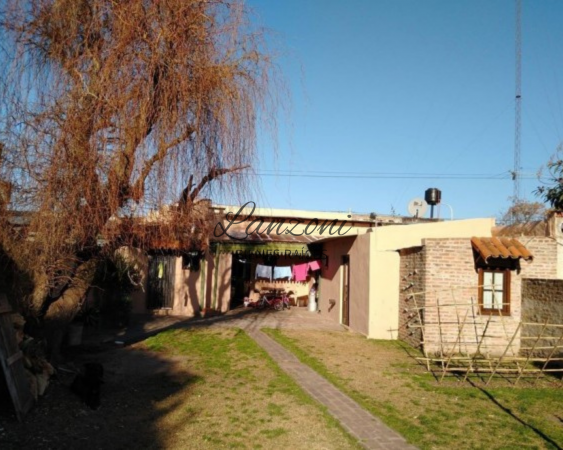 CASA CÉNTRICA CON IMPORTANTE AMPLITUD DE PARQUE - Cód. LBR88CAS