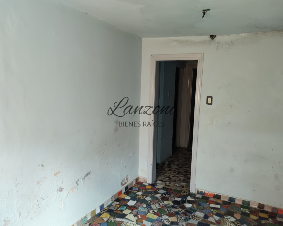 PROPIEDAD CON LOCAL COMERCIAL EN CUCULLÚ - Cód. LBR142CAS/C 