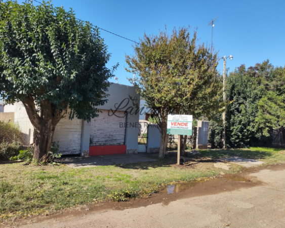 PROPIEDAD CON LOCAL COMERCIAL EN CUCULLÚ - Cód. LBR142CAS/C 