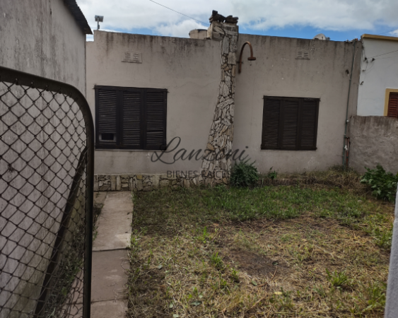 PROPIEDAD CON LOCAL COMERCIAL EN CUCULLÚ - Cód. LBR142CAS/C 