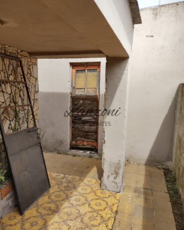 PROPIEDAD CON LOCAL COMERCIAL EN CUCULLÚ - Cód. LBR142CAS/C 