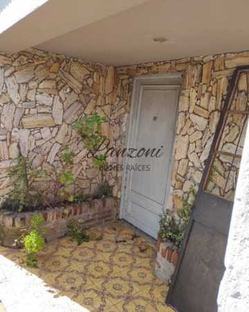 PROPIEDAD CON LOCAL COMERCIAL EN CUCULLÚ - Cód. LBR142CAS/C 