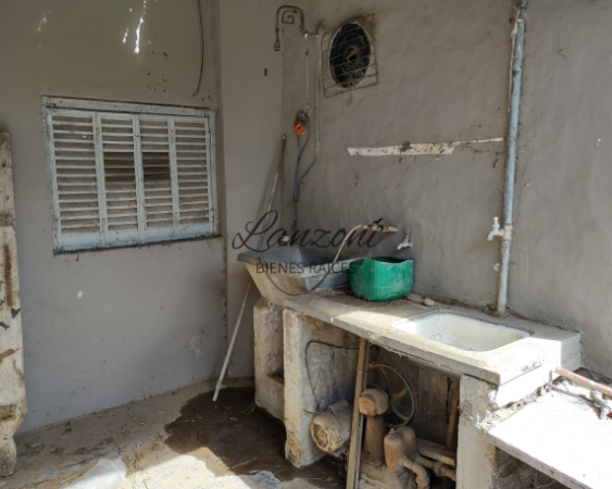 PROPIEDAD CON LOCAL COMERCIAL EN CUCULLÚ - Cód. LBR142CAS/C 